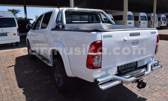 Tenga Tsaru Toyota Hilux Chena Mota in Beitbridge in Matabeleland South Tenga Tsaru Toyota Hilux Chena Mota in Beitbridge in Matabeleland South