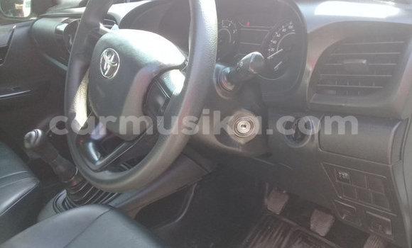 Acheter Occasion Voiture Toyota Hilux Blanc à Beitbridge, Matabeleland South Acheter Occasion Voiture Toyota Hilux Blanc à Beitbridge, Matabeleland South
