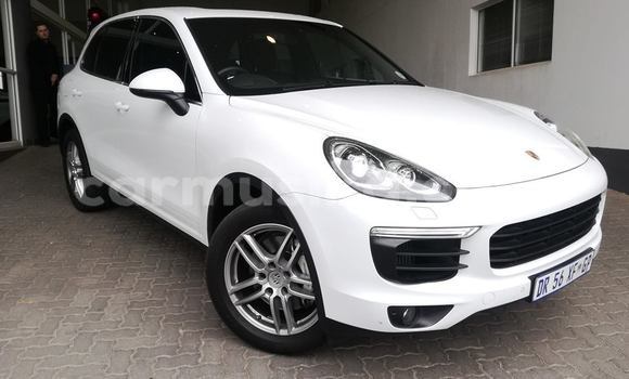 Nunua Ilio tumika Porsche Cayenne Nyeupe Gari ndani ya Harare nchini Harare