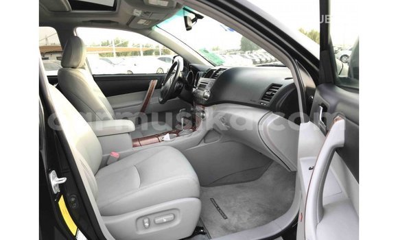 Tenga Imported Toyota Highlander Nhema Mota in Import - Dubai in Harare Tenga Imported Toyota Highlander Nhema Mota in Import - Dubai in Harare