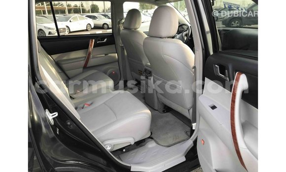 Tenga Imported Toyota Highlander Nhema Mota in Import - Dubai in Harare Tenga Imported Toyota Highlander Nhema Mota in Import - Dubai in Harare