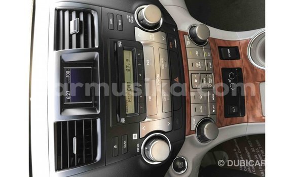 Tenga Imported Toyota Highlander Nhema Mota in Import - Dubai in Harare Tenga Imported Toyota Highlander Nhema Mota in Import - Dubai in Harare