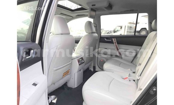 Tenga Imported Toyota Highlander Nhema Mota in Import - Dubai in Harare Tenga Imported Toyota Highlander Nhema Mota in Import - Dubai in Harare