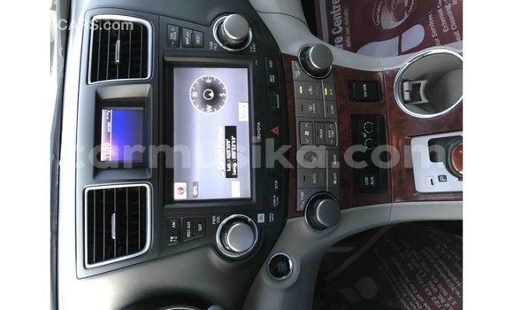 Tenga Imported Toyota Highlander Nhema Mota in Import - Dubai in Harare Tenga Imported Toyota Highlander Nhema Mota in Import - Dubai in Harare