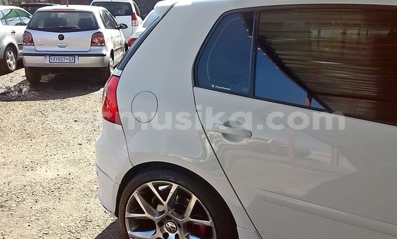 Nunua Ilio tumika Volkswagen Polo Nyeupe Gari ndani ya Beitbridge nchini Matabeleland Kusini Nunua Ilio tumika Volkswagen Polo Nyeupe Gari ndani ya Beitbridge nchini Matabeleland Kusini