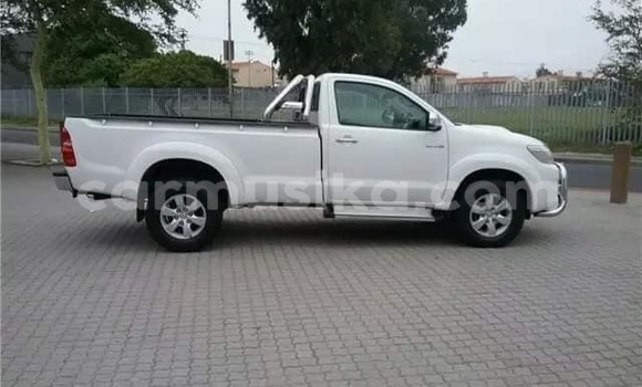 Buy Used Toyota Hilux White Car in Beitbridge in Matabeleland South Buy Used Toyota Hilux White Car in Beitbridge in Matabeleland South
