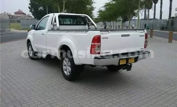 Buy Used Toyota Hilux White Car in Beitbridge in Matabeleland South Buy Used Toyota Hilux White Car in Beitbridge in Matabeleland South