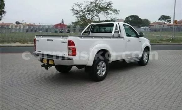 Buy Used Toyota Hilux White Car in Beitbridge in Matabeleland South Buy Used Toyota Hilux White Car in Beitbridge in Matabeleland South