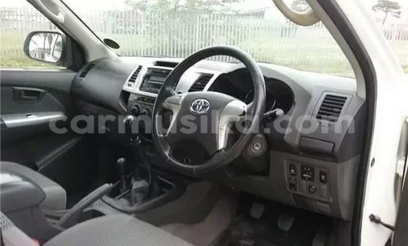Buy Used Toyota Hilux White Car in Beitbridge in Matabeleland South Buy Used Toyota Hilux White Car in Beitbridge in Matabeleland South