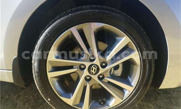 Acheter Occasion Voiture Hyundai Elantra Gris à Beitbridge, Matabeleland South Acheter Occasion Voiture Hyundai Elantra Gris à Beitbridge, Matabeleland South