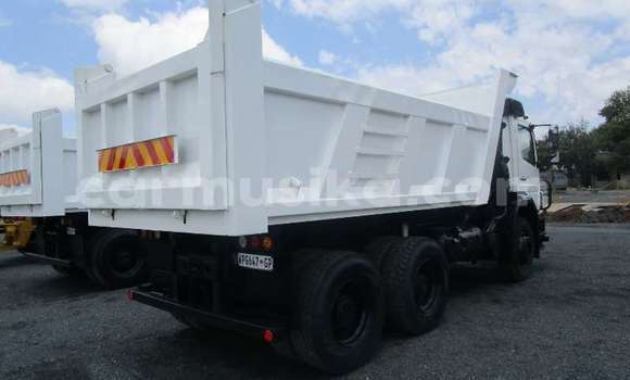 Acheter Occasion Utilitaire Mercedes‒Benz 2628 Blanc à Beitbridge, Matabeleland South Acheter Occasion Utilitaire Mercedes‒Benz 2628 Blanc à Beitbridge, Matabeleland South