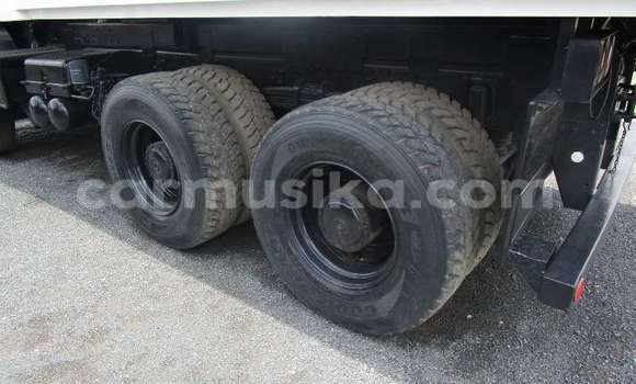 Acheter Occasion Utilitaire Mercedes‒Benz 2628 Blanc à Beitbridge, Matabeleland South Acheter Occasion Utilitaire Mercedes‒Benz 2628 Blanc à Beitbridge, Matabeleland South