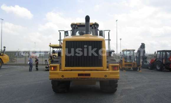 Buy Used Caterpillar 120 Beige Truck in Beitbridge in Matabeleland South Buy Used Caterpillar 120 Beige Truck in Beitbridge in Matabeleland South