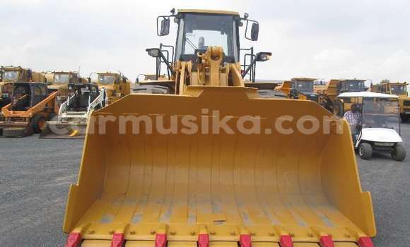 Buy Used Caterpillar 120 Beige Truck in Beitbridge in Matabeleland South Buy Used Caterpillar 120 Beige Truck in Beitbridge in Matabeleland South