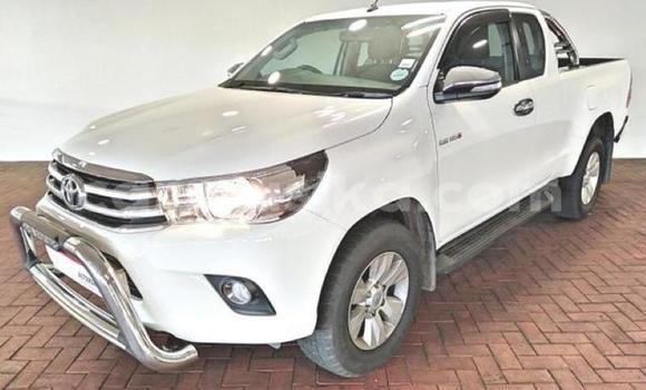 Nunua Ilio tumika Toyota Hilux Nyeupe Gari ndani ya Beitbridge nchini Matabeleland Kusini Nunua Ilio tumika Toyota Hilux Nyeupe Gari ndani ya Beitbridge nchini Matabeleland Kusini