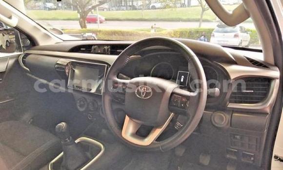 Nunua Ilio tumika Toyota Hilux Nyeupe Gari ndani ya Beitbridge nchini Matabeleland Kusini Nunua Ilio tumika Toyota Hilux Nyeupe Gari ndani ya Beitbridge nchini Matabeleland Kusini