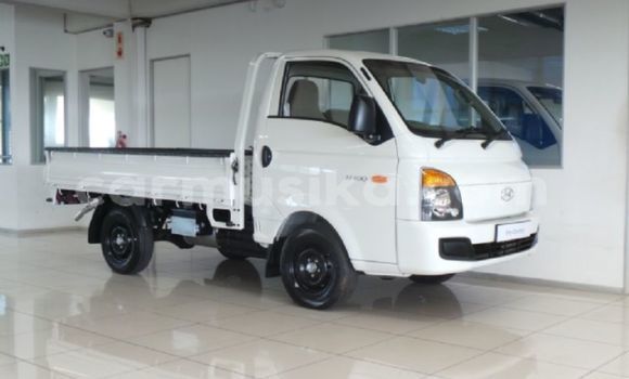 Buy Used Hyundai H1 White Car in Beitbridge in Matabeleland South Buy Used Hyundai H1 White Car in Beitbridge in Matabeleland South