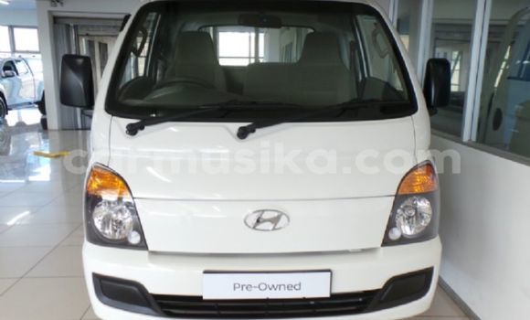 Buy Used Hyundai H1 White Car in Beitbridge in Matabeleland South Buy Used Hyundai H1 White Car in Beitbridge in Matabeleland South