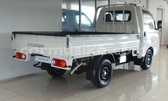 Buy Used Hyundai H1 White Car in Beitbridge in Matabeleland South Buy Used Hyundai H1 White Car in Beitbridge in Matabeleland South