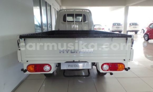 Buy Used Hyundai H1 White Car in Beitbridge in Matabeleland South Buy Used Hyundai H1 White Car in Beitbridge in Matabeleland South