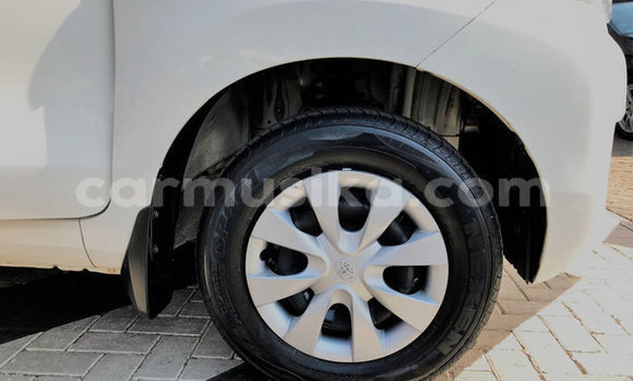 Acheter Occasion Voiture Toyota Avanza Blanc à Beitbridge, Matabeleland South Acheter Occasion Voiture Toyota Avanza Blanc à Beitbridge, Matabeleland South