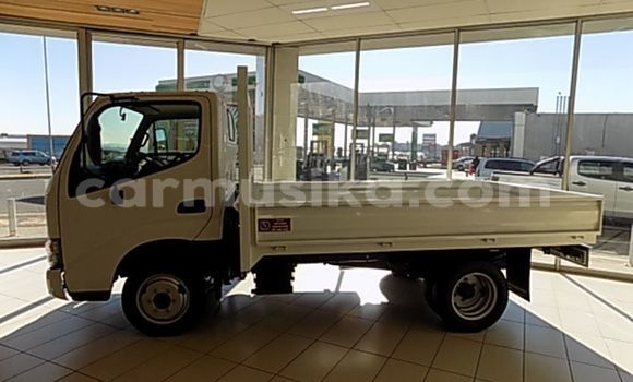 Nunua Ilio tumika Toyota Dyna Nyeupe Gari ndani ya Beitbridge nchini Matabeleland Kusini Nunua Ilio tumika Toyota Dyna Nyeupe Gari ndani ya Beitbridge nchini Matabeleland Kusini