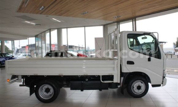 Nunua Ilio tumika Toyota Dyna Nyeupe Gari ndani ya Beitbridge nchini Matabeleland Kusini Nunua Ilio tumika Toyota Dyna Nyeupe Gari ndani ya Beitbridge nchini Matabeleland Kusini