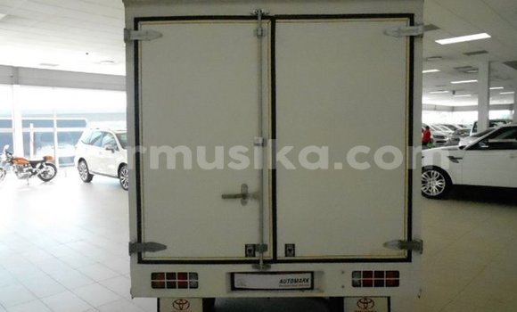 Acheter Occasion Voiture Toyota Dyna Blanc à Beitbridge, Matabeleland South Acheter Occasion Voiture Toyota Dyna Blanc à Beitbridge, Matabeleland South