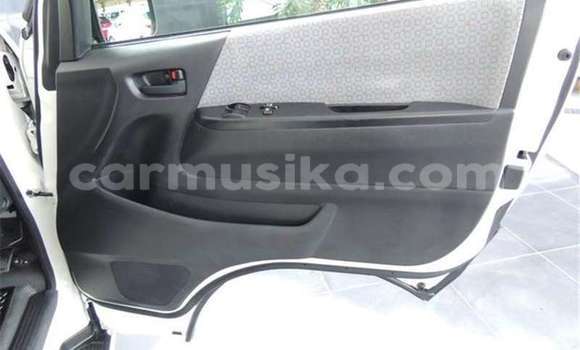 Acheter Occasion Voiture Toyota 4Runner Blanc à Beitbridge, Matabeleland South Acheter Occasion Voiture Toyota 4Runner Blanc à Beitbridge, Matabeleland South