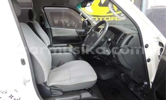 Acheter Occasion Voiture Toyota 4Runner Blanc à Beitbridge, Matabeleland South Acheter Occasion Voiture Toyota 4Runner Blanc à Beitbridge, Matabeleland South