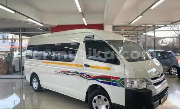 Buy Used Toyota Hiace White Car in Beitbridge in Matabeleland South Buy Used Toyota Hiace White Car in Beitbridge in Matabeleland South