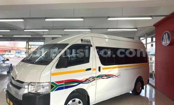 Buy Used Toyota Hiace White Car in Beitbridge in Matabeleland South Buy Used Toyota Hiace White Car in Beitbridge in Matabeleland South