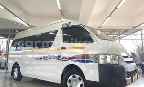 Buy Used Toyota Hiace White Car in Beitbridge in Matabeleland South Buy Used Toyota Hiace White Car in Beitbridge in Matabeleland South