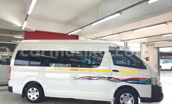 Buy Used Toyota Hiace White Car in Beitbridge in Matabeleland South Buy Used Toyota Hiace White Car in Beitbridge in Matabeleland South