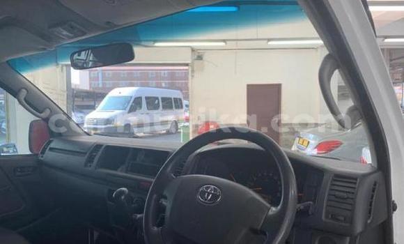 Buy Used Toyota Hiace White Car in Beitbridge in Matabeleland South Buy Used Toyota Hiace White Car in Beitbridge in Matabeleland South