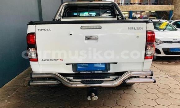 Tenga Tsaru Toyota Hilux Chena Mota in Avondale in Harare Tenga Tsaru Toyota Hilux Chena Mota in Avondale in Harare