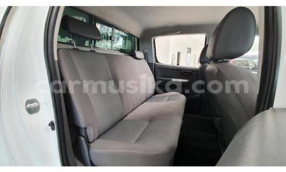 Tenga Tsaru Toyota Hilux Chena Mota in Harare in Harare Tenga Tsaru Toyota Hilux Chena Mota in Harare in Harare