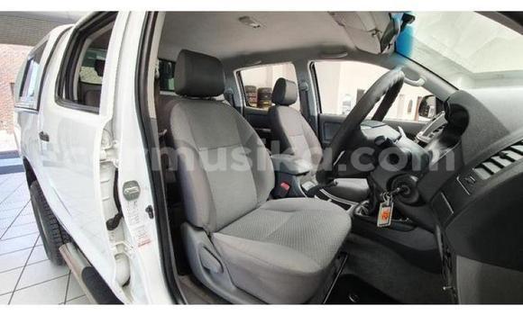 Tenga Tsaru Toyota Hilux Chena Mota in Harare in Harare Tenga Tsaru Toyota Hilux Chena Mota in Harare in Harare