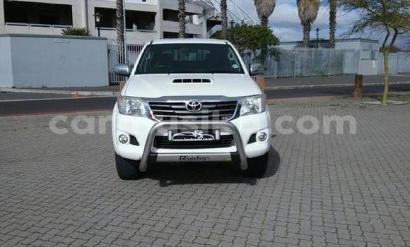 Tenga Tsaru Toyota Hilux Chena Mota in Beitbridge in Matabeleland South Tenga Tsaru Toyota Hilux Chena Mota in Beitbridge in Matabeleland South