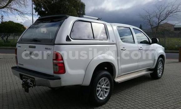 Tenga Tsaru Toyota Hilux Chena Mota in Beitbridge in Matabeleland South Tenga Tsaru Toyota Hilux Chena Mota in Beitbridge in Matabeleland South