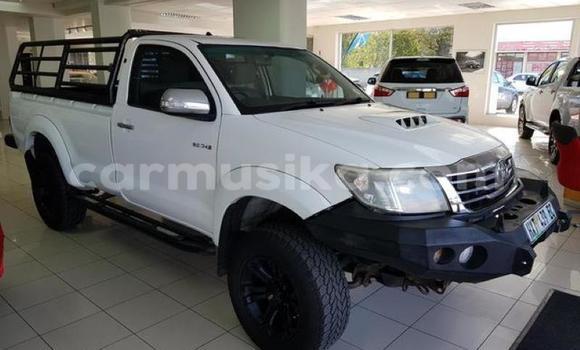 Tenga Tsaru Toyota Hilux Chena Mota in Harare in Harare Tenga Tsaru Toyota Hilux Chena Mota in Harare in Harare