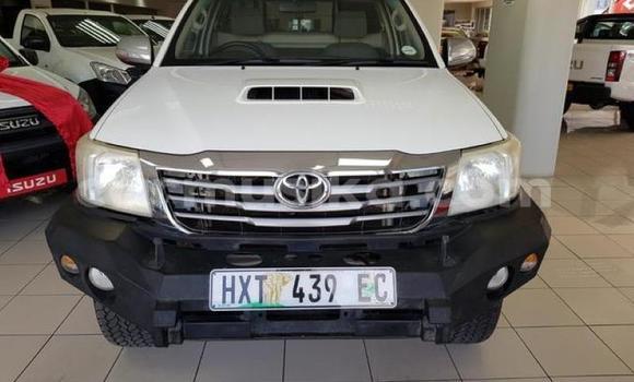 Tenga Tsaru Toyota Hilux Chena Mota in Harare in Harare Tenga Tsaru Toyota Hilux Chena Mota in Harare in Harare