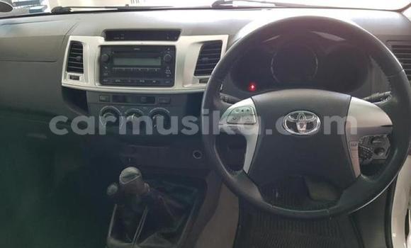 Tenga Tsaru Toyota Hilux Chena Mota in Harare in Harare Tenga Tsaru Toyota Hilux Chena Mota in Harare in Harare