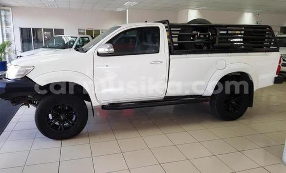 Tenga Tsaru Toyota Hilux Chena Mota in Harare in Harare Tenga Tsaru Toyota Hilux Chena Mota in Harare in Harare