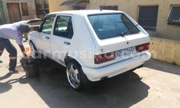 Buy Used Volkswagen Golf White Car in Beitbridge in Matabeleland South Buy Used Volkswagen Golf White Car in Beitbridge in Matabeleland South