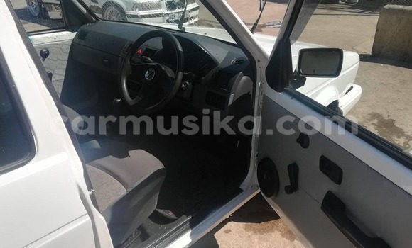 Buy Used Volkswagen Golf White Car in Beitbridge in Matabeleland South Buy Used Volkswagen Golf White Car in Beitbridge in Matabeleland South