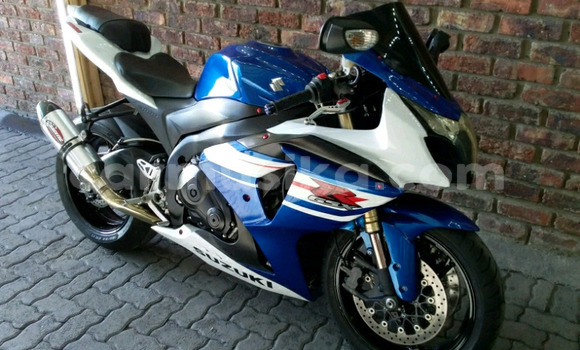 Nunua Ilio tumika Suzuki APV Bluu Gari ndani ya Beitbridge nchini Matabeleland Kusini