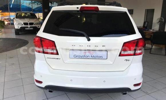 Acheter Occasion Voiture Dodge Coronet Blanc à Beitbridge, Matabeleland South Acheter Occasion Voiture Dodge Coronet Blanc à Beitbridge, Matabeleland South