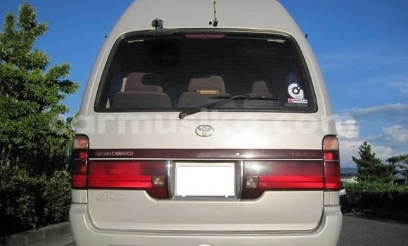 Buy Used Toyota Grand HiAce Brown Car in Beitbridge in Matabeleland South Buy Used Toyota Grand HiAce Brown Car in Beitbridge in Matabeleland South