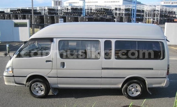 Buy Used Toyota Grand HiAce Brown Car in Beitbridge in Matabeleland South Buy Used Toyota Grand HiAce Brown Car in Beitbridge in Matabeleland South
